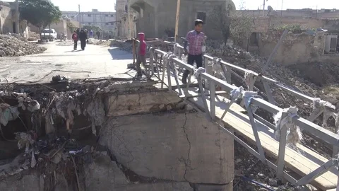 Syrian war - bridge with people 스톡 동영상 70061420