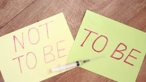Syringe between memo to be and not to be Stock Footage 157355330