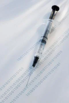 Syringe on binary code Stockfoto's