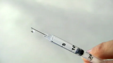 Syringe dripping Видео 630225