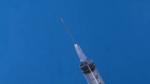 Syringe that spray water Video stock 128798032