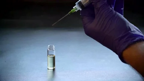 Syringe &amp; Vial Video stock 153422772