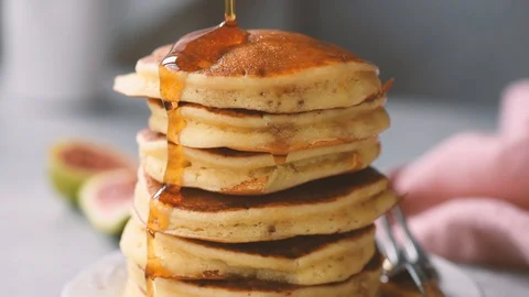 Syrup pouring on stack of pancakes Stock Footage 115970205