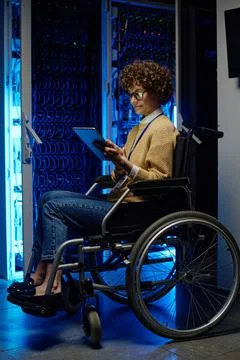 System admin with disability working in server room Foto stock