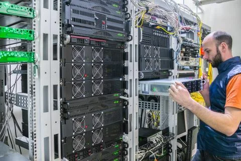 System administrator installs a new server in a modern data center. Engineer  库存照片