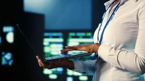 System administrator in server hub Foto stock