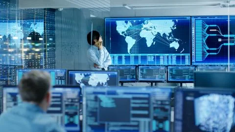 In the System Control Room Chief Engineer Thinks While Standing Before Big Sc 스톡 사진