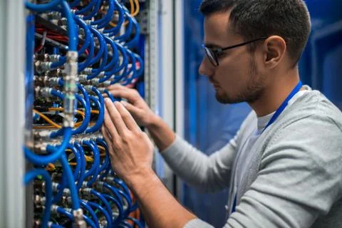 System Engineer Checking Servers 스톡 사진