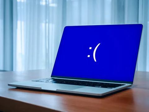 System error concept. Blue screen of death or BSOD showing, big sad emotion.. Stockfoto's