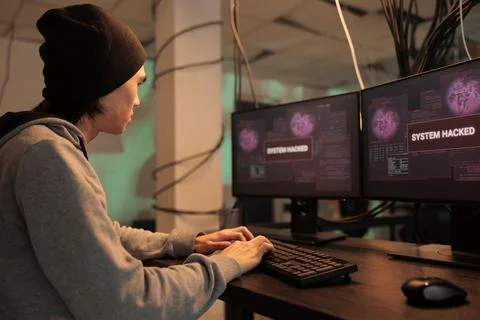 System hacked warning, it specialist solving cyberattack problem Foto stock
