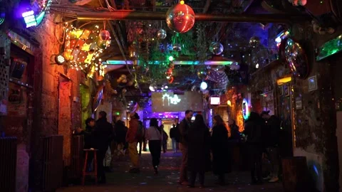 Szimpla Kert ruin pub in Budapest Video stock 233083385