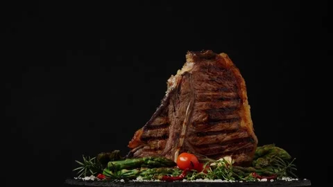T bone beef steak, grilled. Presentation of the dish. Rotation. Black backgro Stock Footage 155154562
