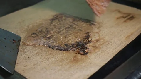 T-bone steak on barbecue grill. Vídeo Stock 82502259