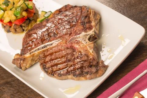 T bone steak with vegetables Stock Photos