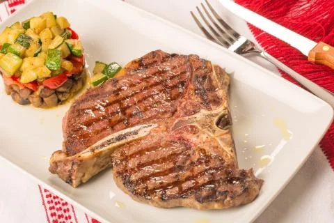 T bone steak with vegetables Stock Photos