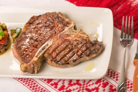 T bone steak with vegetables Stock Photos