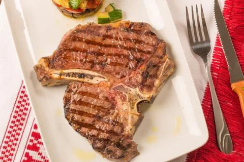 T bone steak with vegetables Stock Photos