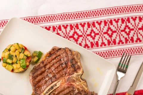 T bone steak with vegetables Stock Photos