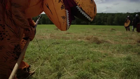 T-REX Inflatable Dinosaur Suit Vs Viking Troops Vidéo 153806641