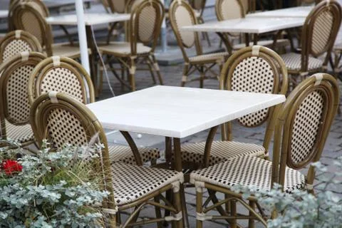 Table and chairs Stock-Fotos