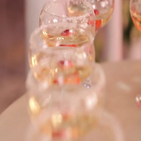 On the table are glasses with cocktail Vidéo 69386411