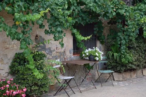 A Table Awaits Foto stock