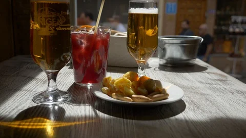 Table bar with two beers and a sweet red wine, tinto de Verano. Eating 스톡 동영상 128970100