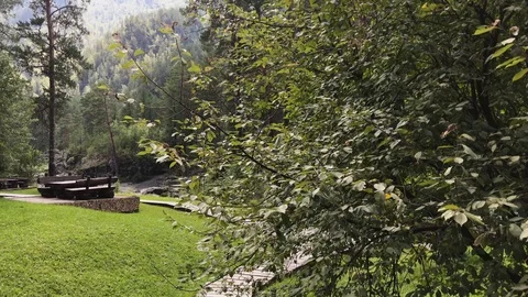 A table with benches in a park 库存影片 92737625