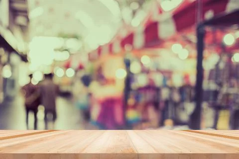 Table, counter at store, background for product display template, Empty wood Foto stock