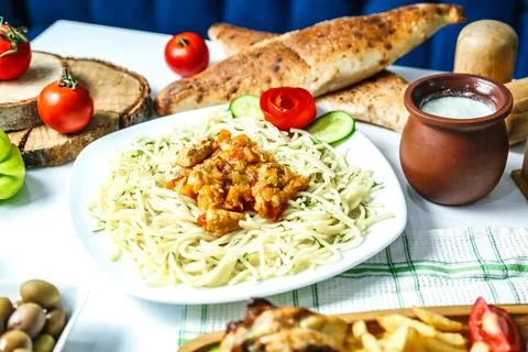 Table Displaying Assorted Food and Bread Foto stock