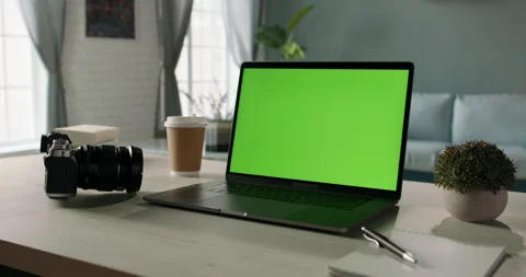 The table of distant worker at home. Modern laptop computer with chroma key Stock-Footage 138471113