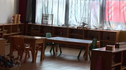 Table in empty Classroom Stock-Footage 41589888