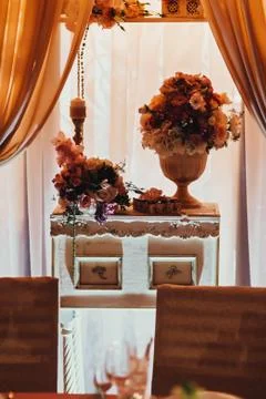 Table with flowers	 Foto stock