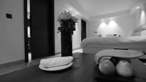 Table in a hotel room Vídeo Stock 105223038