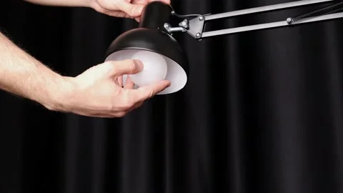 Table lamp bulb replacement 스톡 동영상 184617680