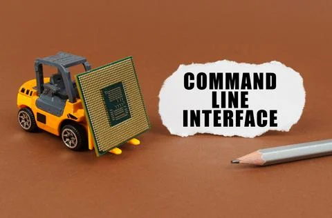 On the table, the loader transports the processor, next to it is paper with t Foto stock
