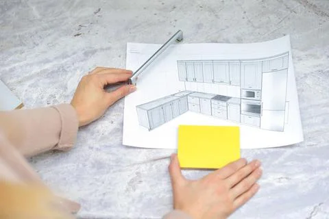 On the table is a mock-up of a kitchen, an example of a palette of facades an Foto stock