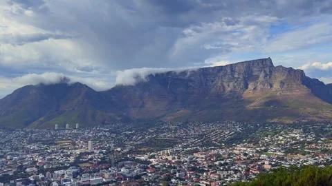 Table Mountain in Cape Town. Video stock 336648360