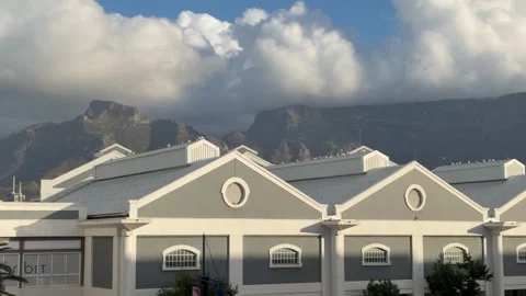 Table Mountain on a cloudy day as seen from the Waterfront. Cape Town. 動画素材 332606349