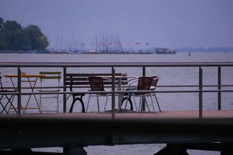 Table next to the lake Foto stock