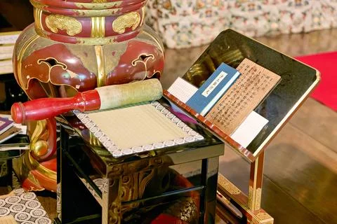 Table of prayers inside Chion-in temple in Kyoto, Japan Stock Photos