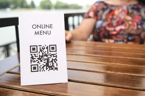 Table with a QR code to access a restaurant digital menu Stock Photos