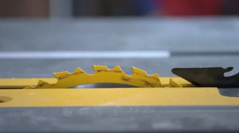 Table Saw in Low Blade Position Vidéo 60740432
