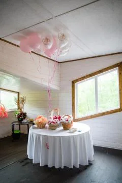Table serving with baskets, flowers and balloons Stock Photos