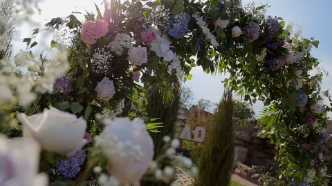 Table set for an event party or wedding reception. decorated wedding table in Vidéo 123780499