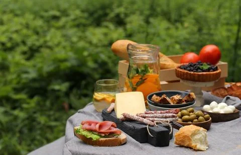 Table set outside for a picnic Stock Photos