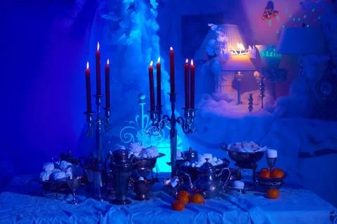 Table setting with candles, marshmallows and tangerines. Holidays, catering and 库存照片