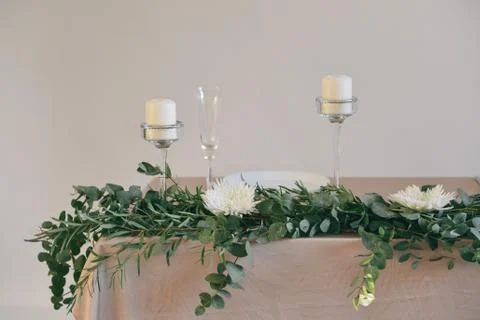 Table setting flowers. wedding decor, autumn flowers. floristic composition Stock Photos