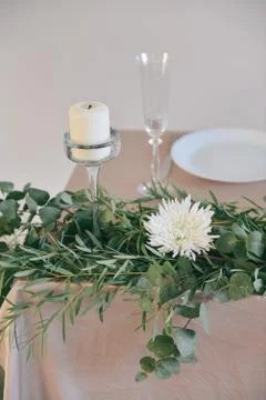 Table setting flowers. wedding decor, autumn flowers. floristic composition Stock Photos