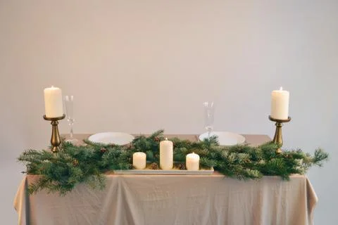 Table setting flowers. wedding decor, autumn flowers. floristic composition Stock Photos